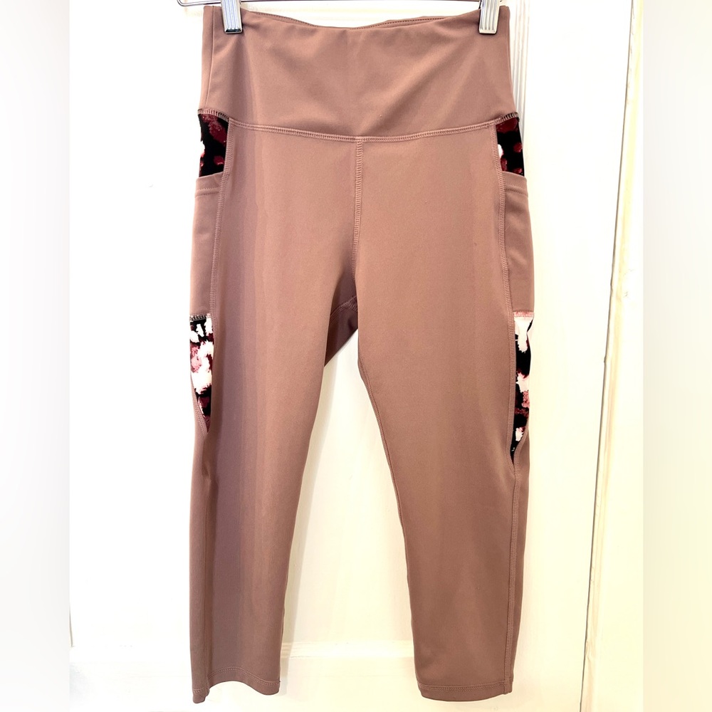S2 Sportswear Cropped Capri Leggings in dusty purple size small with pattern